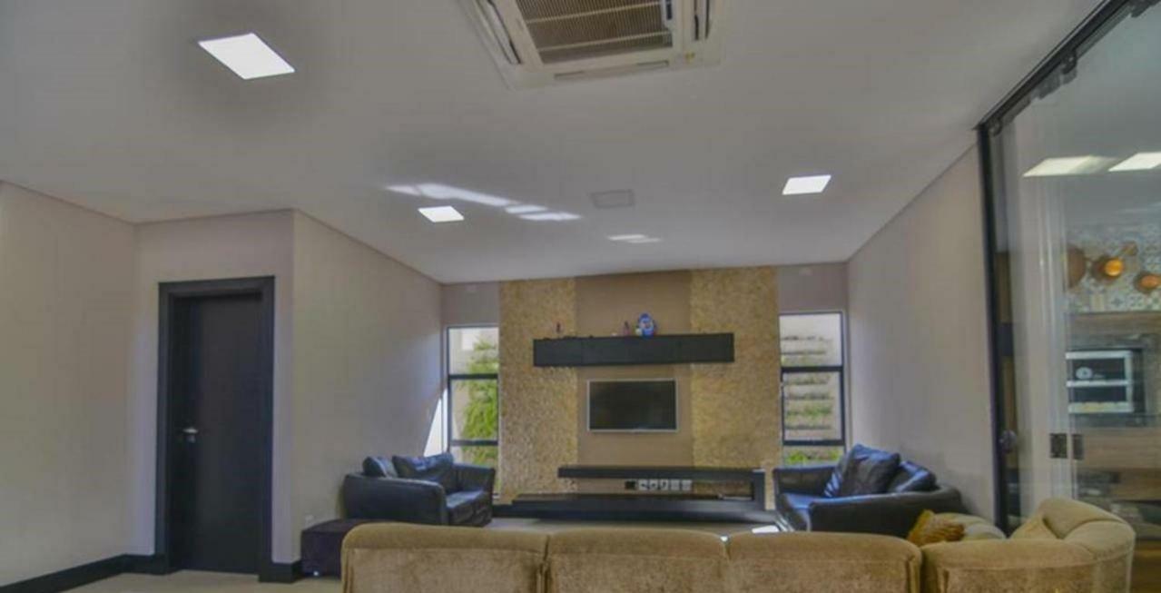 Casa Moderna No Centro Próxima A Atrações Turísticas Сasa de vacaciones